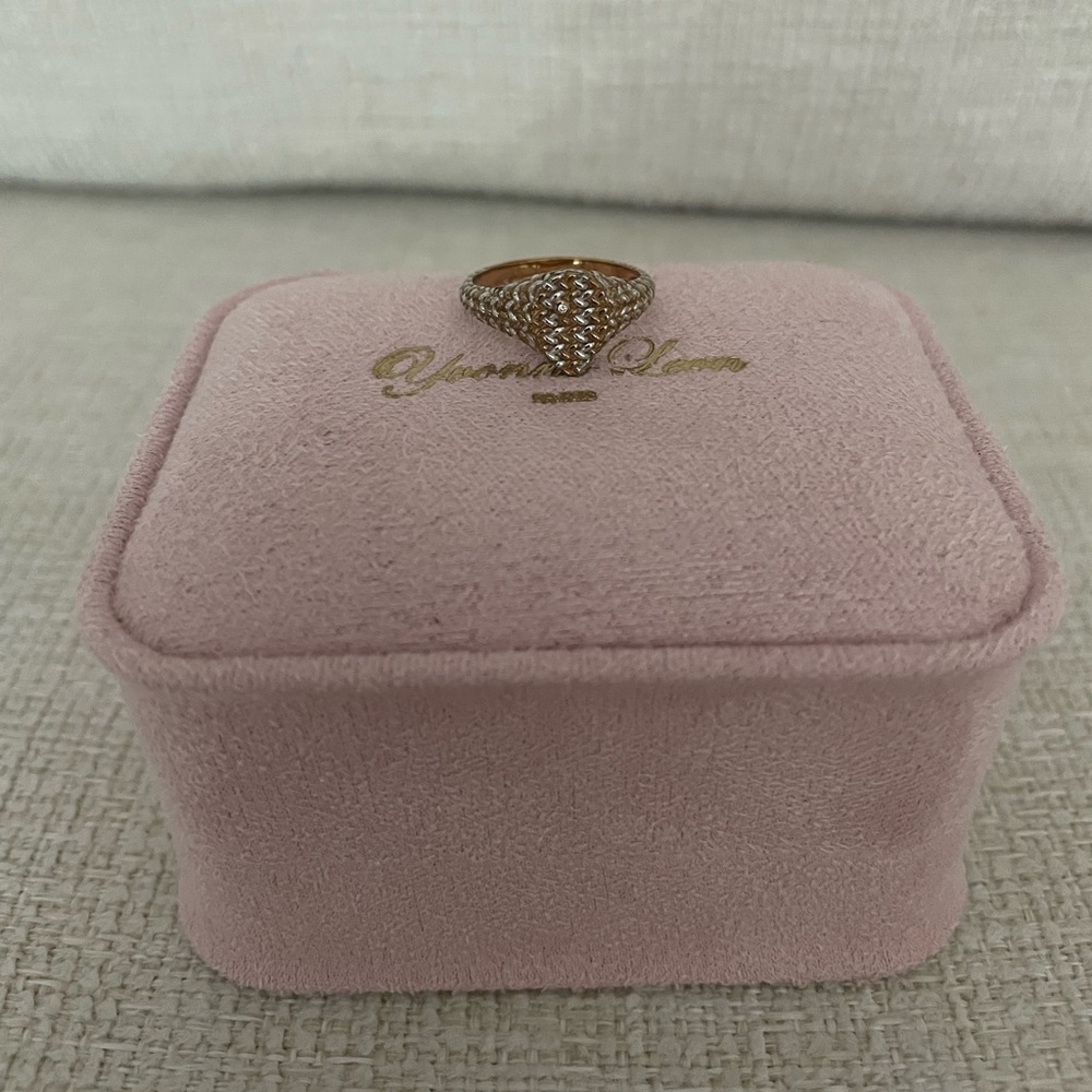 Yvonne Leon Baby Signet Ring - Pear Natte with Diamond